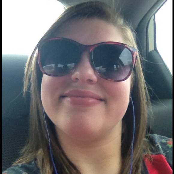Profile Picture of Cynthia Sparlin (@sparkles13) on Poshmark