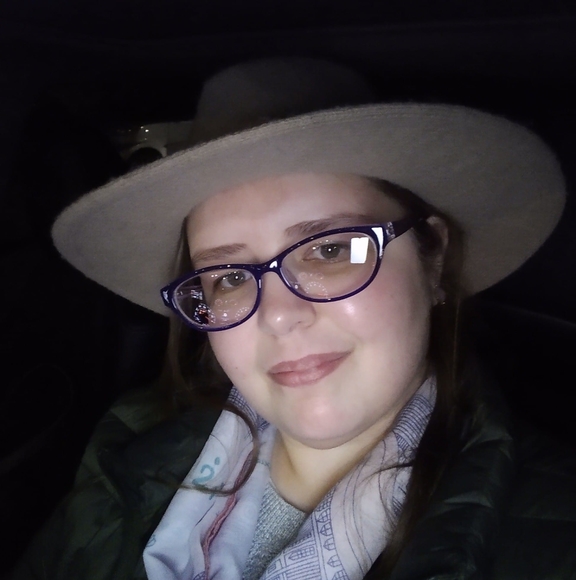 Profile Picture of Magda Feygin (@maggief27) on Poshmark