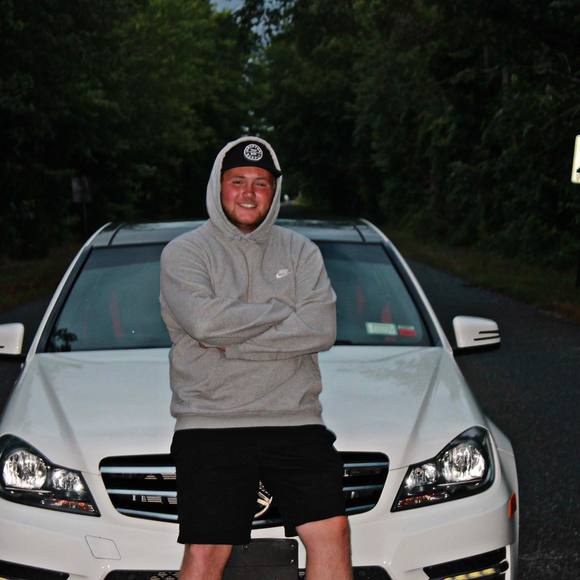 Profile Picture of Christopher Donnelly (@chrisdonns) on Poshmark