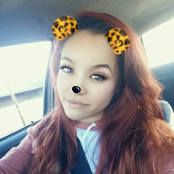 Profile Picture of Amber Robasciotti (@amberduhhhh) on Poshmark