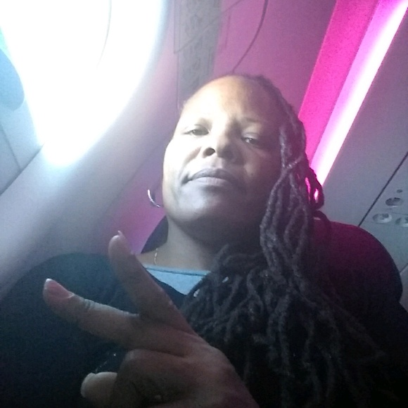 Profile Picture of Danielle Dawson (@ddawson121) on Poshmark