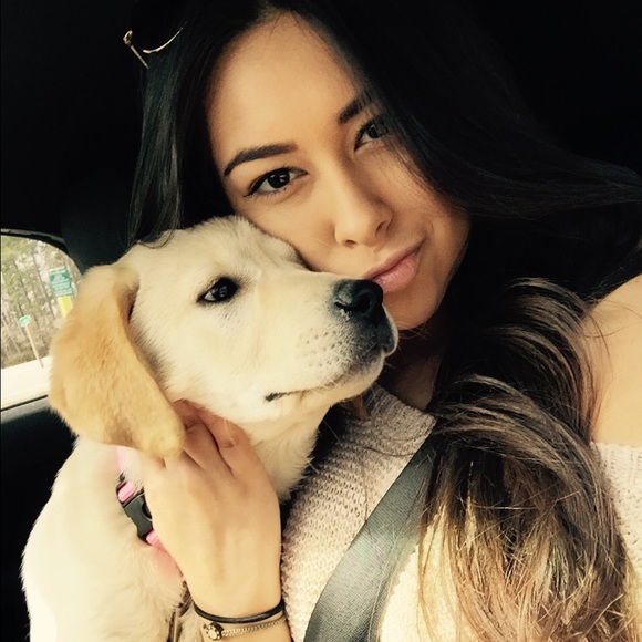 Profile Picture of Samantha Mora (@samnicolemora) on Poshmark