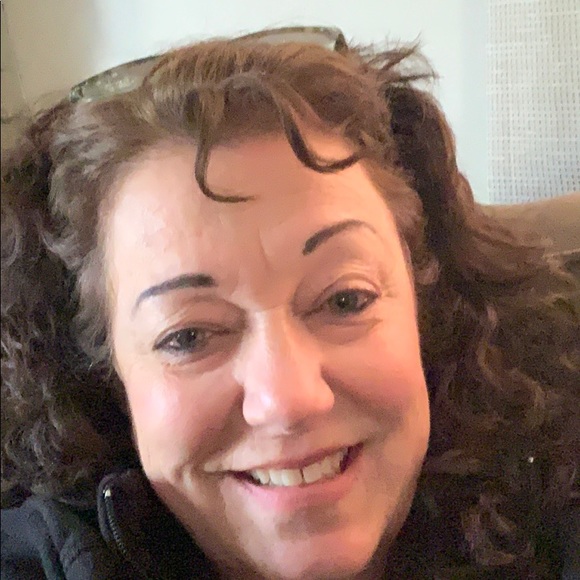 Profile Picture of Teresa Sakowicz (@teresasakowicz) on Poshmark