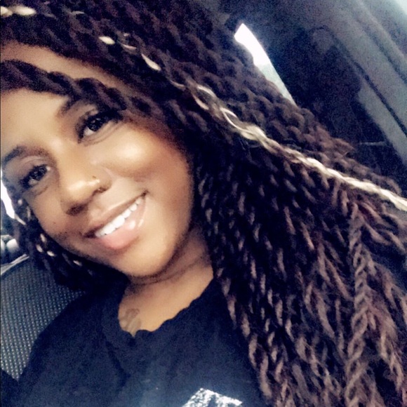 Profile Picture of Macky Gee (@mackygee91) on Poshmark