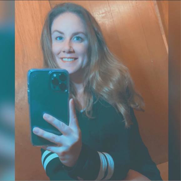 Profile Picture of Emily Falcetta (@emfalcetta) on Poshmark