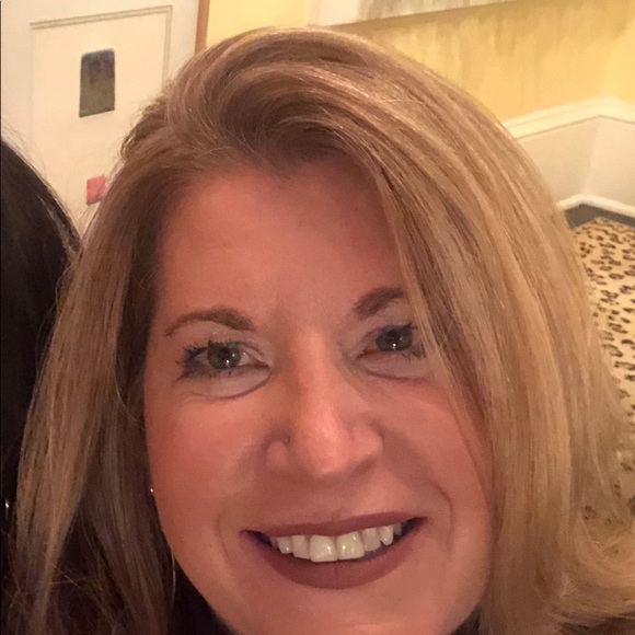 Profile Picture of Lavinia Boxill (@laviniaboxill) on Poshmark