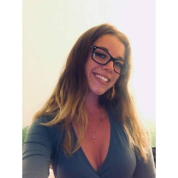Profile Picture of Jessica Perreault (@jessicaevan2019) on Poshmark