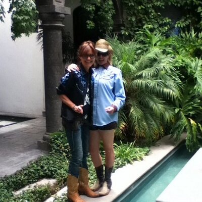 Profile Picture of Lisa Tyson Sandefer (@casaggg) on Twitter