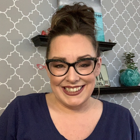 Ksana Uhrich - Poshmark Profile Picture of Ksana Uhrich (@ksanau) on Poshmark