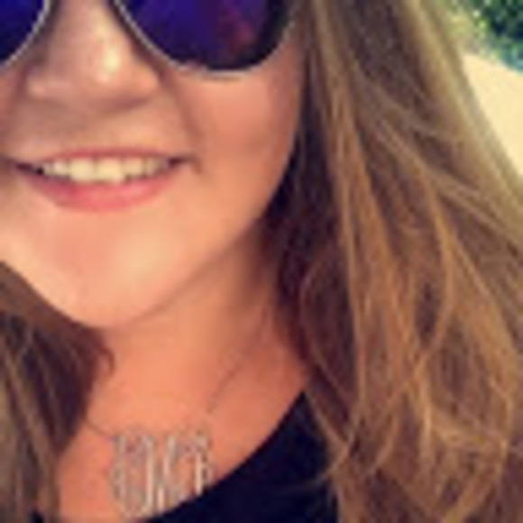 Profile Picture of Lana Nanney (@lanamoore3296) on Poshmark