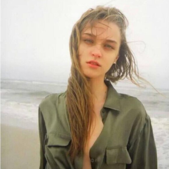 Profile Picture of Wallis Blume (@venusobin) on Poshmark