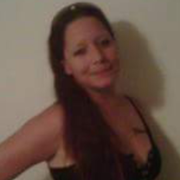 Profile Picture of Lisa Honoshofsky (@styleordie) on Poshmark