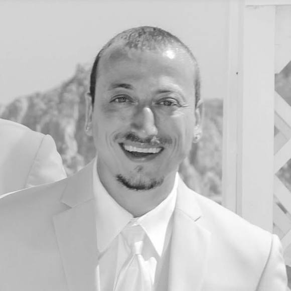 Profile Picture of Sarven Arian (@stevenathas) on Poshmark