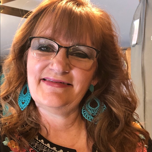 Profile Picture of Cheryl Lanphierd (@cheryl022760) on Poshmark