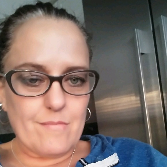 Profile Picture of Christina Cupit (@cmcupit45) on Poshmark