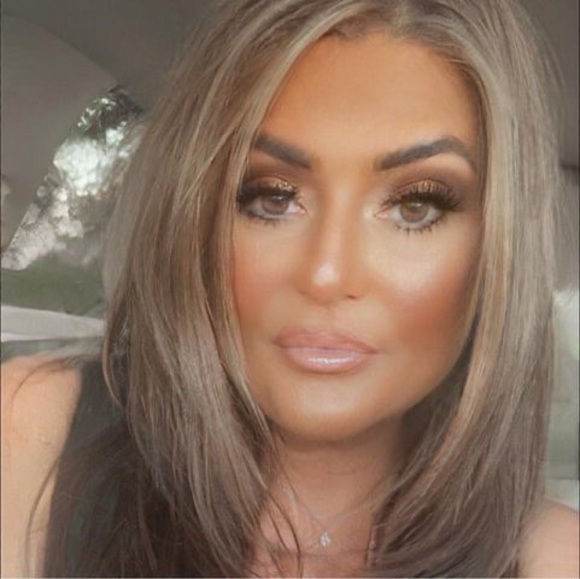 Profile Picture of Sabrina Griswell (@shgomg824) on Poshmark