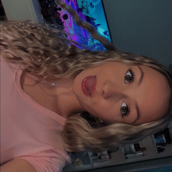 Profile Picture of Alexandria Spedding (@a_spedding) on Poshmark