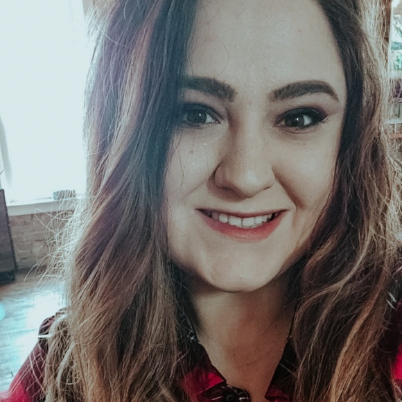 Profile Picture of Samantha Colley (@sammarie163) on Poshmark