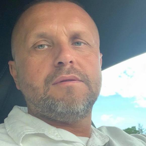 Profile Picture of Peter Jasinski (@peterjasinski) on Poshmark