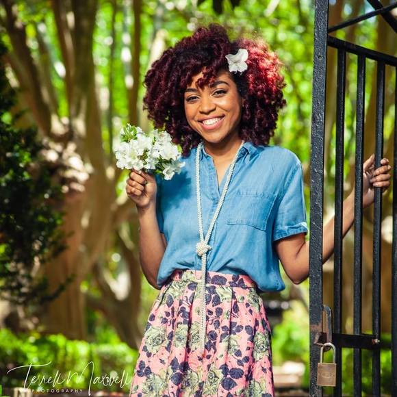 Profile Picture of April Alexander (@aprilalexand331) on Poshmark