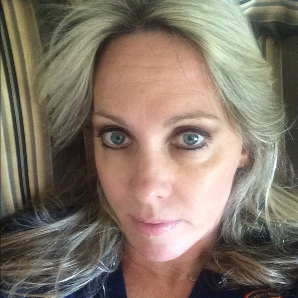 Profile Picture of Jennifer Lyford (@jlyford70) on Poshmark