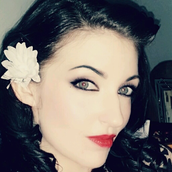 Profile Picture of Kate Black (@kdaubman89) on Poshmark