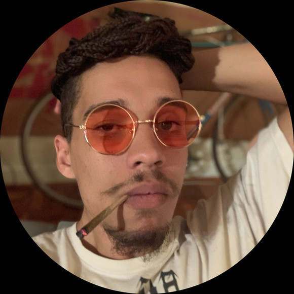 Alex Taliaferro - Poshmark Profile Picture of Alex Taliaferro (@alextasd) on Poshmark