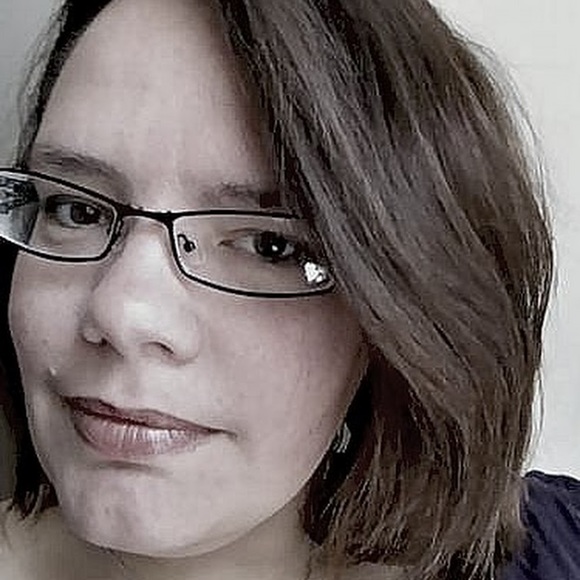Profile Picture of Monica Tomaszewski (@ebvlmp2) on Poshmark