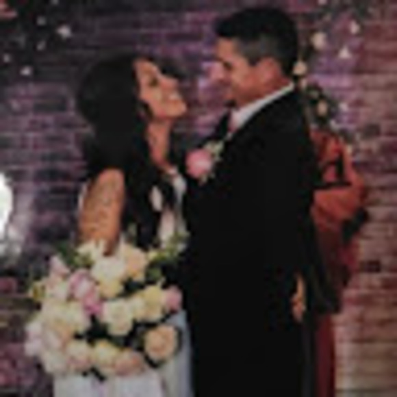 Profile Picture of Justine Falcone (@justine_falcone) on Poshmark