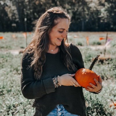 Profile Picture of Morgan 🌻 (@MorgssElizabeth) on Twitter