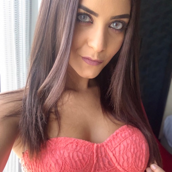 Profile Picture of Nathasha Quintero (@nathasha7) on Poshmark