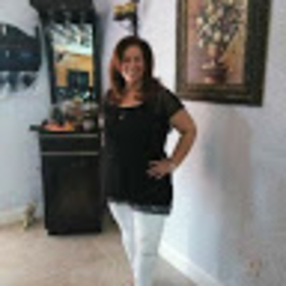 Nancy Salas - Poshmark Profile Picture of Nancy Salas (@susycollazo0524) on Poshmark