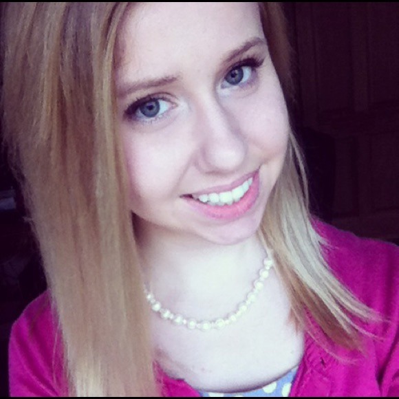 Profile Picture of Abigail Arnoldussen (@abigailmaine) on Poshmark