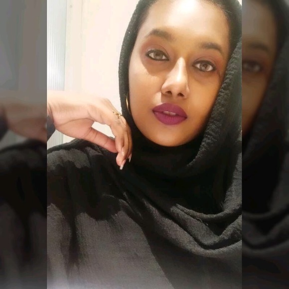 Profile Picture of Gulnaz Rawoof (@gnaz1416) on Poshmark