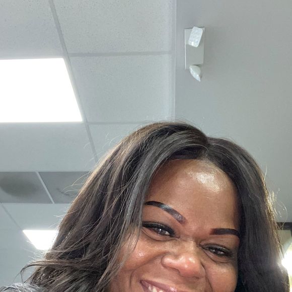 Profile Picture of Cassandra Roscoe (@croscoe40) on Poshmark