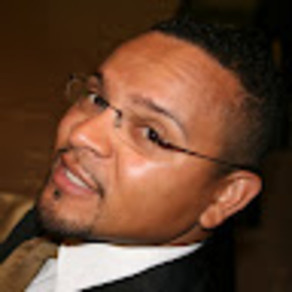 Profile Picture of Warren Heusner (@warrenheusner) on Poshmark