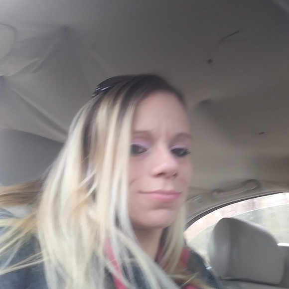 Profile Picture of Amber Skiba (@hustlergirl420) on Poshmark