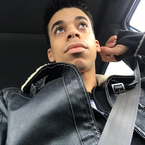 Profile Picture of Andrew Cribbett (@a_cribbett) on Poshmark