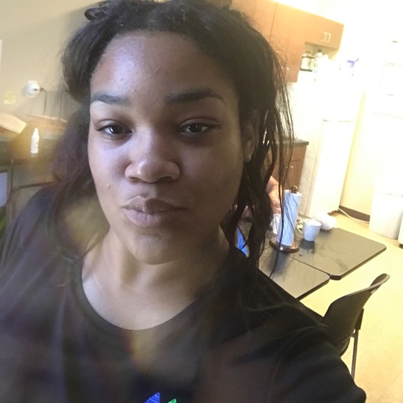 Profile Picture of Jade Barron (@jadeivory214) on Poshmark