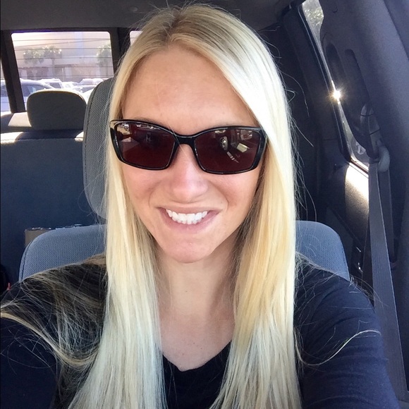 Profile Picture of Lyndsey Broughman (@lyndseylou87) on Poshmark