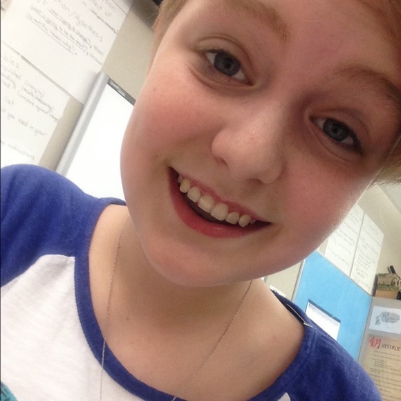 Profile Picture of Chloe Youngquist (@chloyyyy) on Poshmark