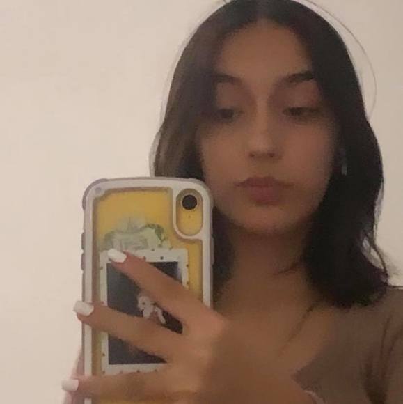 Profile Picture of Daniela Fonseca (@danielafonse665) on Poshmark