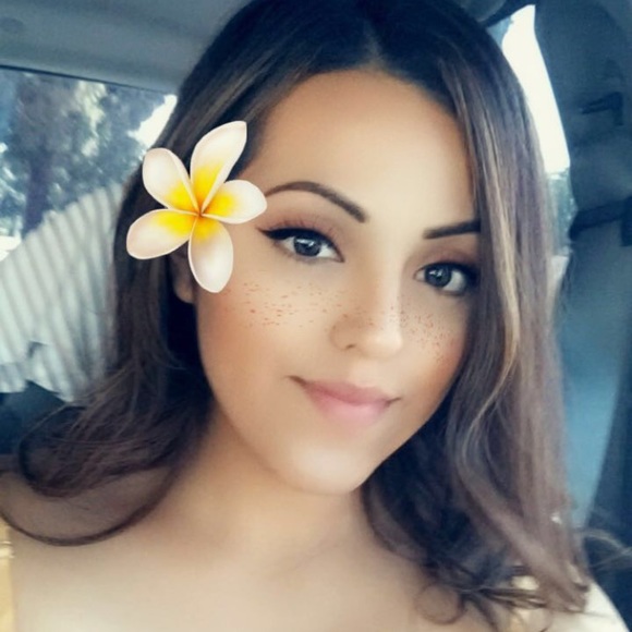 Profile Picture of Janet Mota (@janetmota95) on Poshmark