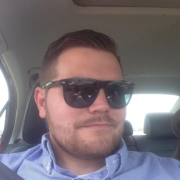 Profile Picture of Jeremy Bearden (@jeremybearden) on Poshmark