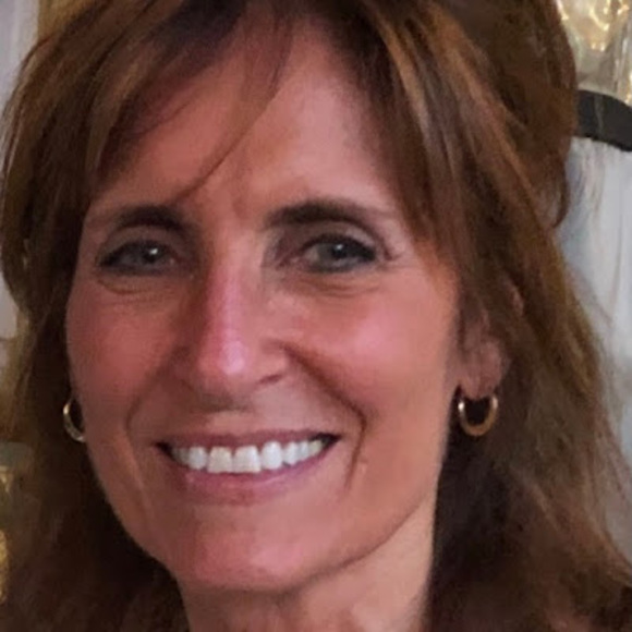 Profile Picture of Michelle Zerba (@mzerba) on Poshmark