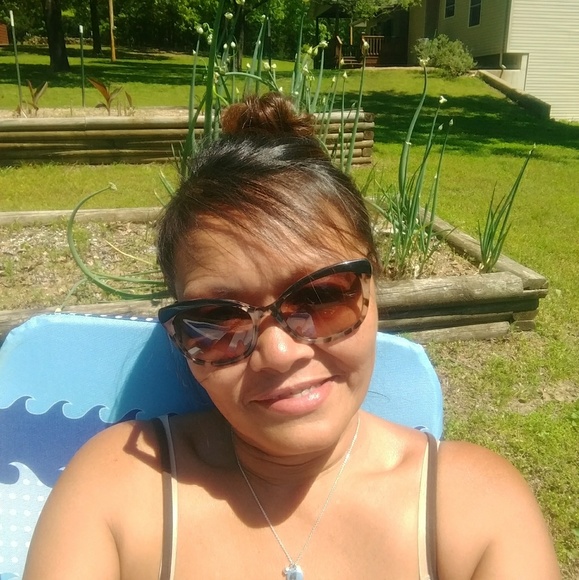 Lisa Uhlig - Poshmark Profile Picture of Lisa Uhlig (@lisauhlig67) on Poshmark