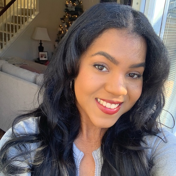 Profile Picture of Renée Millet (@reneemilletncs) on Poshmark