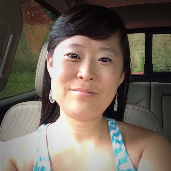 Profile Picture of Kimberly Lowe (@kseoul827) on Poshmark