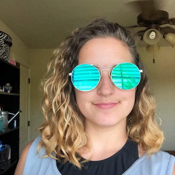 Profile Picture of Dakota Kholos (@d_kholos) on Poshmark