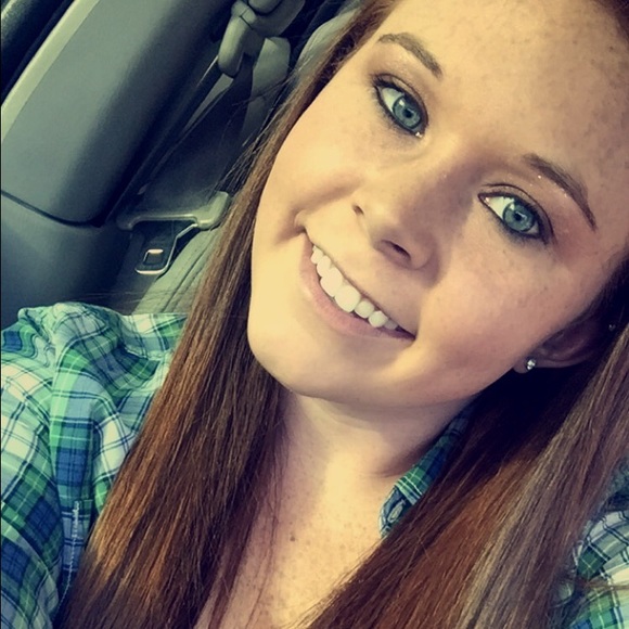 Brett Monroe - Poshmark Profile Picture of Brett Monroe (@brettallison) on Poshmark